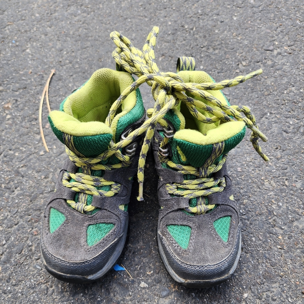 Kids hiking boots